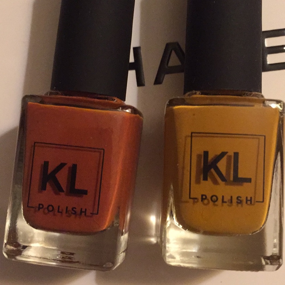 Kathleenlights polish caramello and brick sidewalk